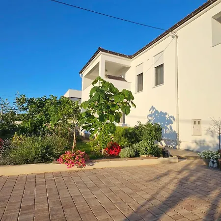 Apartment Leilani & Karolina Vrsi Exterior photo